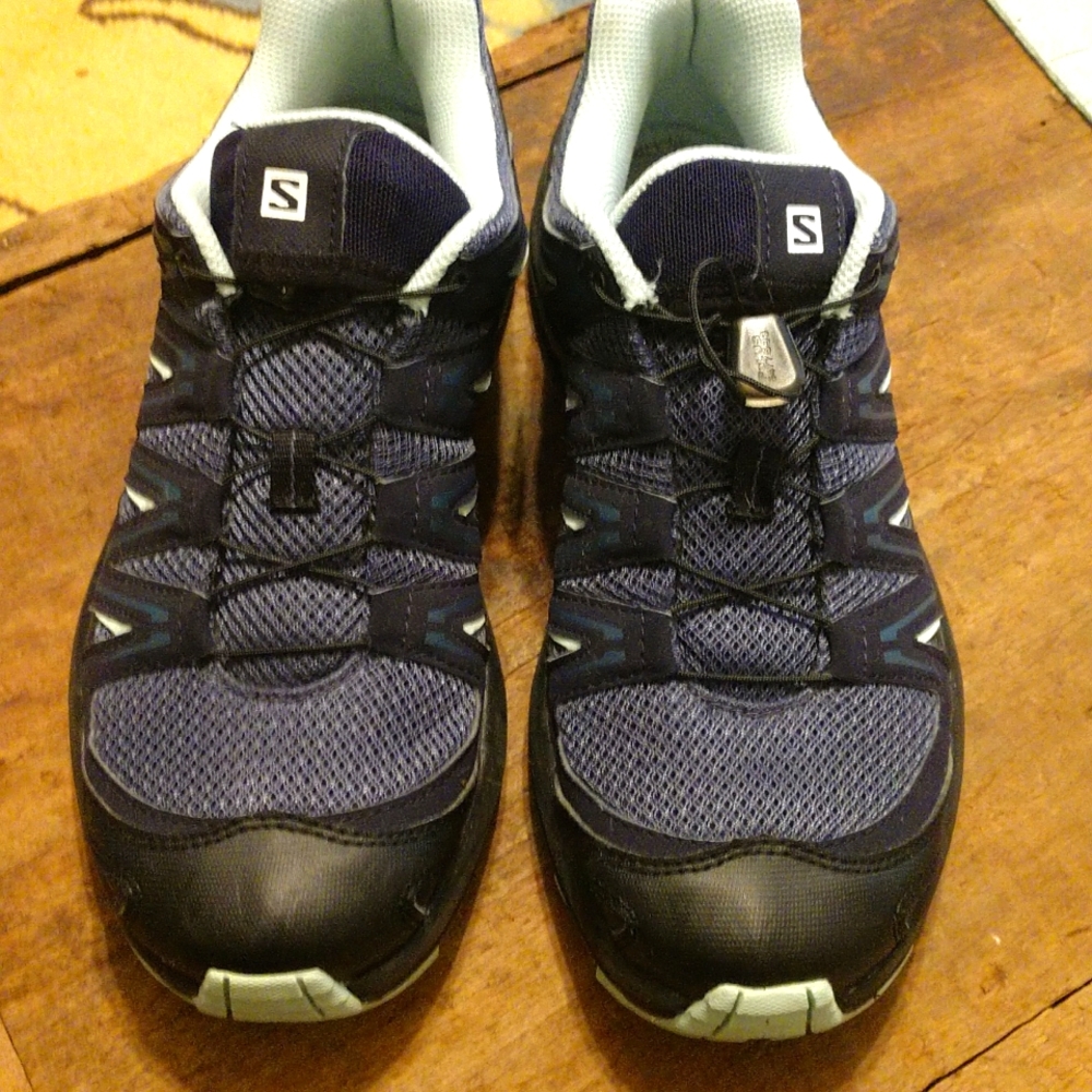 Salomon women's trail running sneakers 8.5